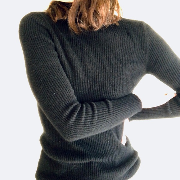 Black ribbed cashmere turtleneck sweater - Picture 7 of 14
